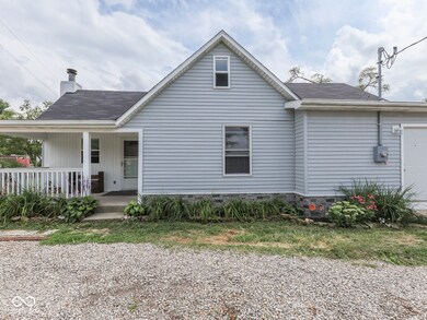 110 S Railroad St, Whiteland, IN 46184 - photo 2