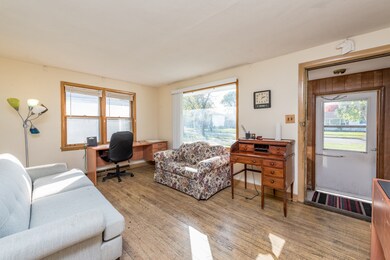 525 Baldwin Ave, Waukegan, IL 60085 - photo 3