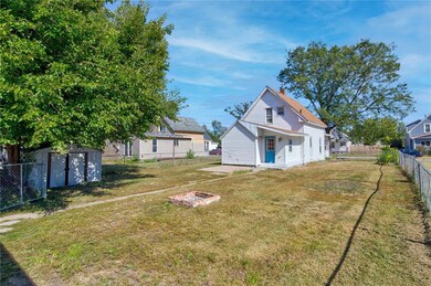 1116 8th St NW, Cedar Rapids, IA 52405 - photo 3