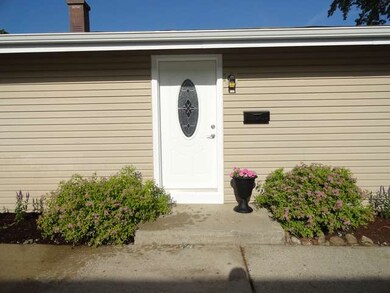 1714 Queens Ct, Carpentersville, IL 60110 - photo 4