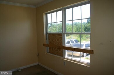 5840 N Holly Springs Dr, Capitol Heights, MD 20743 - photo 2