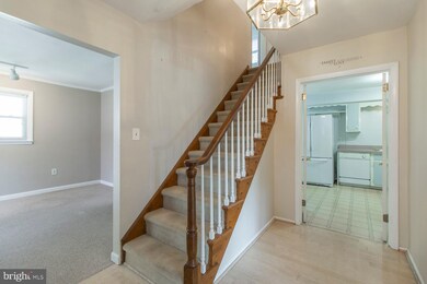 426 Farnsworth Dr, Broomall, PA 19008 - photo 3