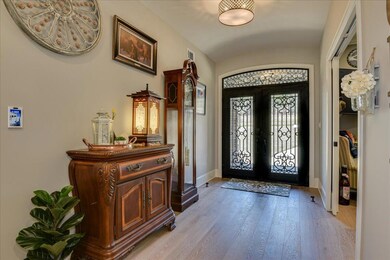 4 Foyer