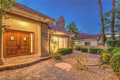 Doorway to property featuring stucco siding, a chi