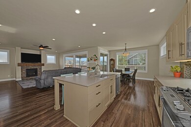 61041 Manhae Loop, Bend, OR 97702 - photo 4