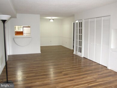 111 Woodstream Dr, Norristown, PA 19403 - photo 3