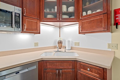 5233 Heritage Hills Dr, Minneapolis-7.jpg