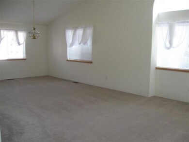 106 Freedom Cir, Grants Pass, OR 97527 - photo 3