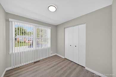 2211 Birchwood Pkwy, Woodridge, IL 60517 - photo 7