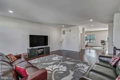 8583 Crooked Tree Ln, Laurel, MD 20724 - photo 2