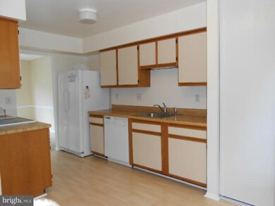 12826 Kitchen House Way, Germantown, MD 20874 - photo 5