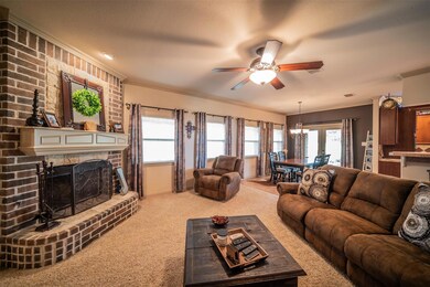 137 Heritage Pkwy E, Decatur, TX 76234 - photo 2