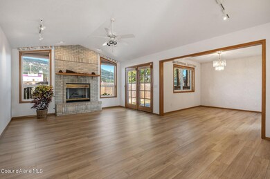 Living Room/Formal Dining