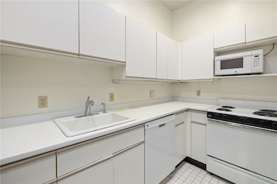 66 Webster St unit 9, Newport, RI 02840 - photo 7