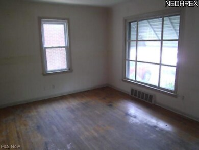 17601 Mapleboro Ave, Maple Heights, OH 44137 - photo 3