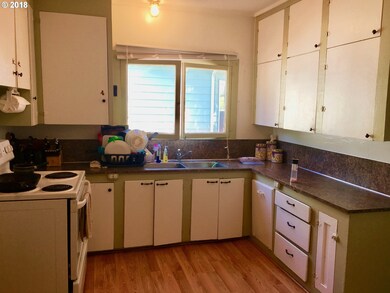 423 SW 6th St, Pendleton, OR 97801 - photo 4