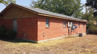 2030 Granbury St, Cleburne, TX 76033 - photo 7