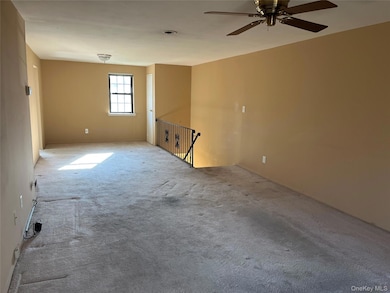 45 Newbrook Ln unit 45, Bay Shore, NY 11706 - photo 5