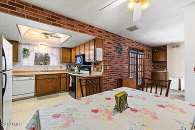 Eat-in Kitchen