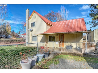 309 S Water St, Weston, OR 97886 - photo 2