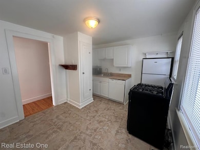 122 W Houstonia Ave, Royal Oak, MI 48073 - photo 3