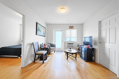 140-24 31st Dr unit 2C, Flushing, NY 11354 - photo 5