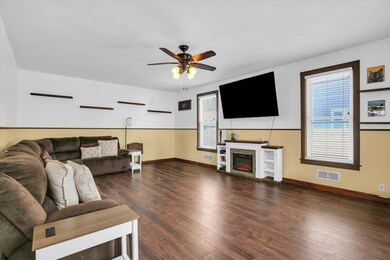 110 E Barker St, Tuscola, IL 61953 - photo 5