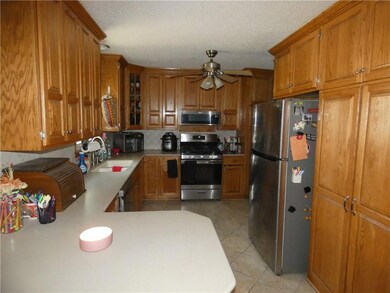 415 E 6th St N, Newton, IA 50208 - photo 6