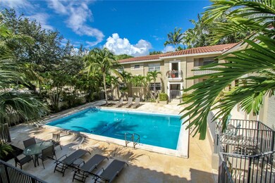 125 Edgewater Dr unit 11, Coral Gables, FL 33133 - photo 2