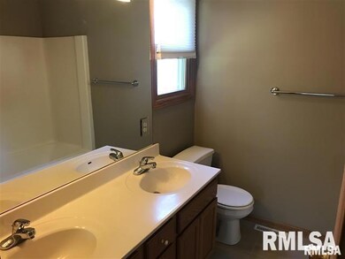 6303 Wilkes Ave, Davenport, IA 52806 - photo 6