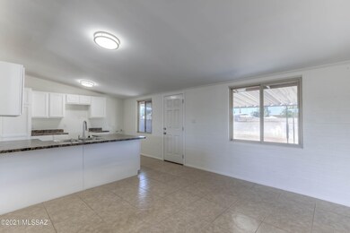 8 Kitchen photo a