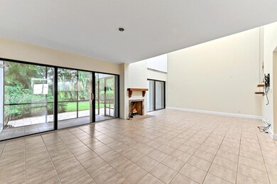 1900 Presidential Way unit 60, West Palm Beach, FL 33401 - photo 2