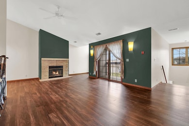 827 Quinlan Dr unit H, Pewaukee, WI 53072 - photo 7