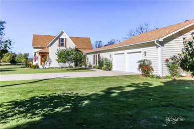 304 W Graham St, Prairie Grove, AR 72753 - photo 2