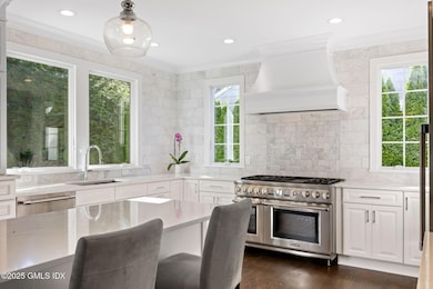 22 Carleton St, Greenwich, CT 06830 - photo 4