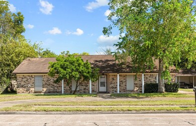2707 Mustang Rd, Alvin, TX 77511 - photo 2