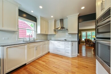 MOST EFFICIENT KITCHEN WITH BUILT IN SPICE RACK, I