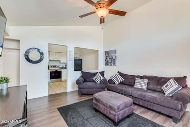 525 N May unit 10, Mesa, AZ 85201 - photo 2