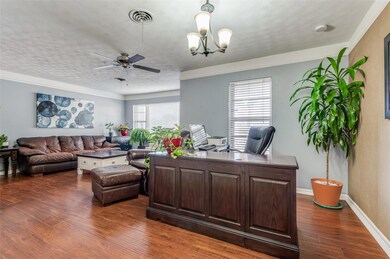 1120 Cavender Dr, Hurst, TX 76053 - photo 5