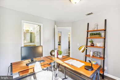 5810 Inman Park Cir unit 210, Rockville, MD 20852 - photo 4