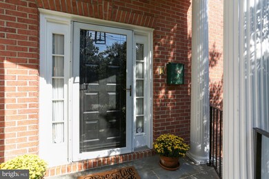 2835 Lorcom Ln, Arlington, VA 22207 - photo 2