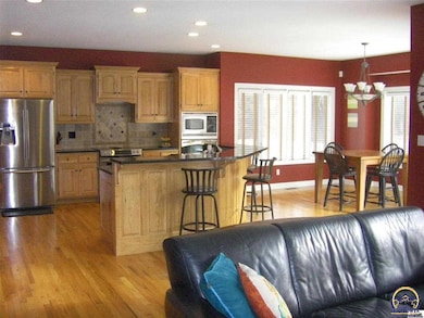 5613 SW 38th St, Topeka, KS 66610 - photo 3