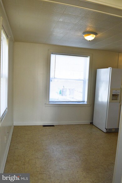 1323 Cypress Ave, Wilmington, DE 19805 - photo 5