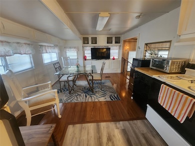 Open Kitchen/Dining