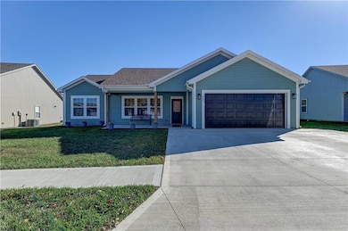 947 N White Oaks Ln, Oak Grove, MO 64075 - photo 2