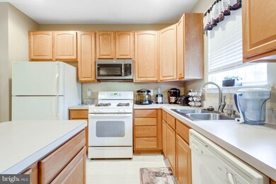 12028 Kemps Landing Cir, Manassas, VA 20109 - photo 6