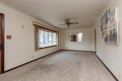 1241 20th St SW, Cedar Rapids, IA 52404 - photo 3