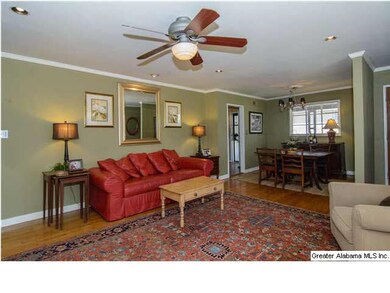 Attractive paint color with crown molding.