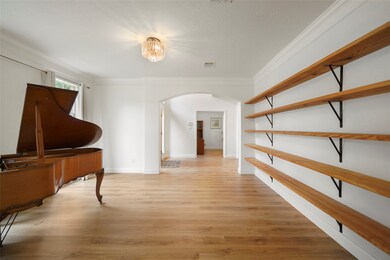 LOVE the gorgeous arched detailing in theses rooms and the crown molding.
