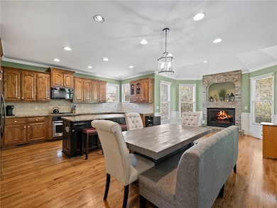 Breakfast, Kitchen, and Keeping Room
